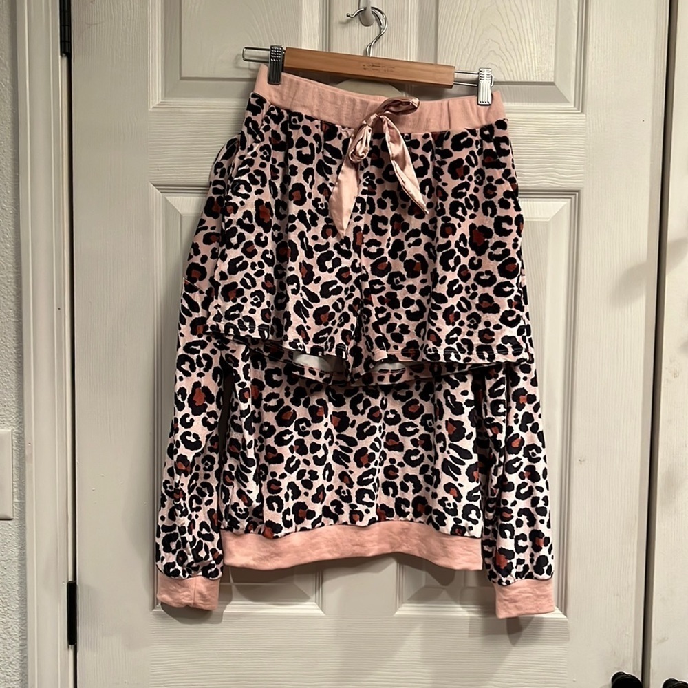No name brand size L 2-piece animal print lounge set
